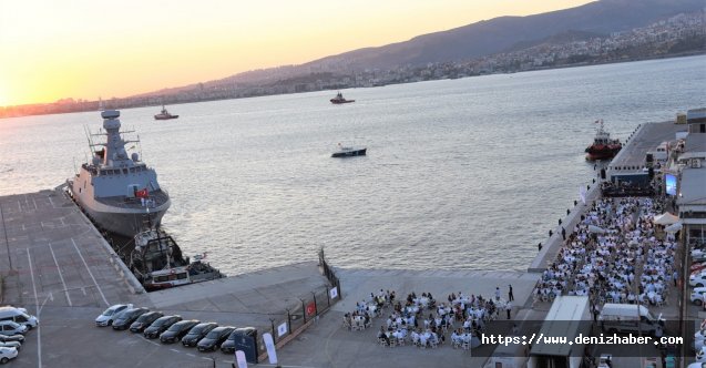 İzmir Limanında 1 Temmuz Coşkusu