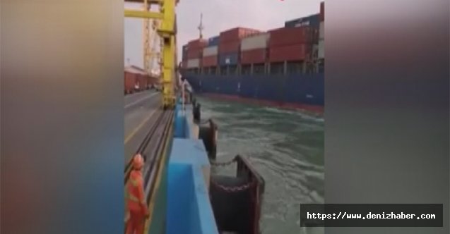 Konteyner gemisi limana çarptı
