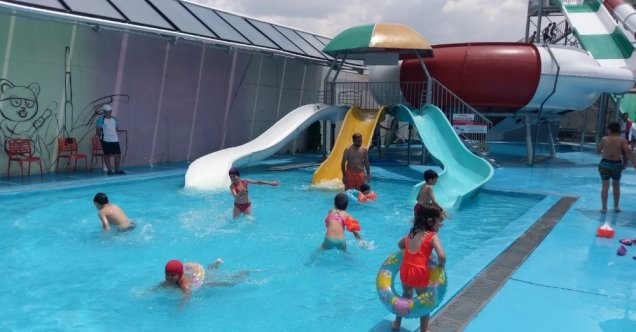 Sıcaktan bunalan Ankaralılar soluğu havuzlarda aldı