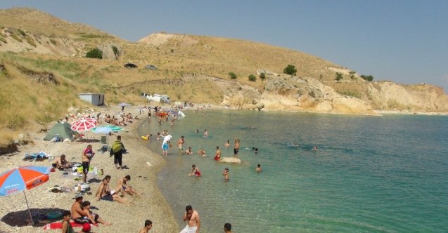 Van Gölü sahilleri Akdeniz ve Ege’yi aratmıyor