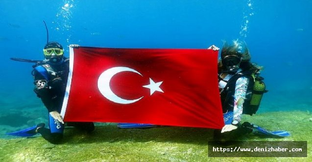 Büyük zaferin 97. yılını deniz dibinde kutladılar