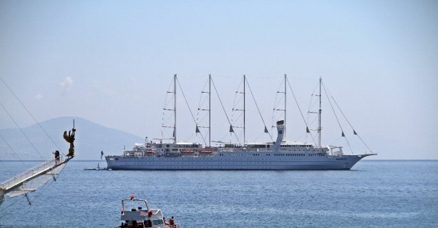 Dünyanın en büyük dev yelkenli kruvaziyeri Alanya’ya demirledi