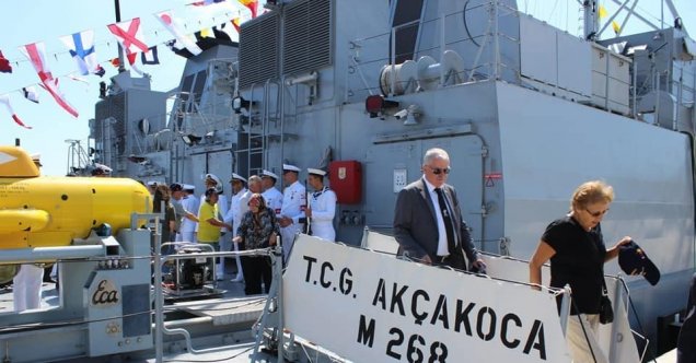 Erdek’te askeri gemiler vatandaşların ziyaretine açıldı