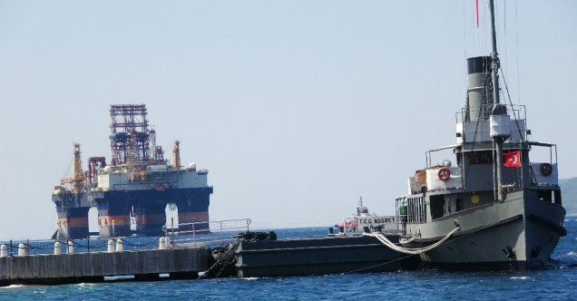 Petrol arama platformu Çanakkale Boğazı’ndan geçti