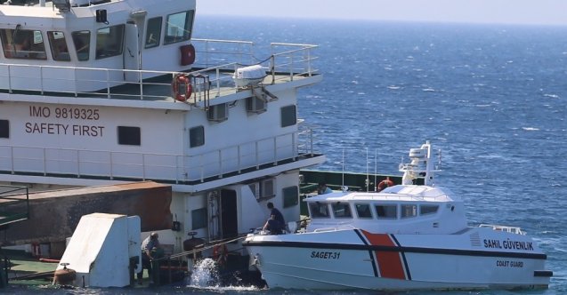 Bozcaada’da karaya vuran gemi Sahil Güvenlik tarafından kontrol edildi