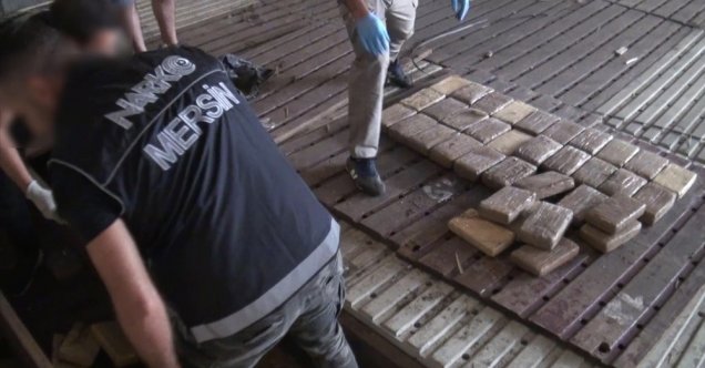 Muz yüklü gemide 83 kilo kokain ele geçirildi