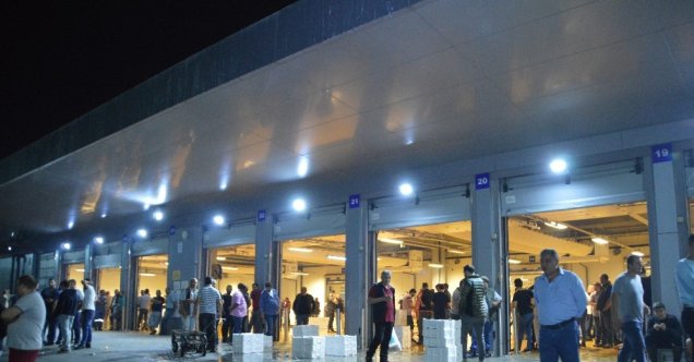 Sezonun ilk avından dönen balıkçıları, İstanbul Valisi Ali Yerlikaya karşıladı