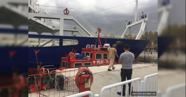 Halatı kopan feribot kılavuz kaptan botunu eziyordu