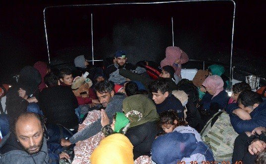 İzmir’de 59 düzensiz göçmen yakalandı