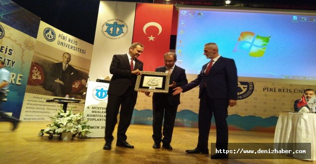 İMEAK Deniz Ticaret Odası, Suat Hayri Aka'ya Denizcilik Hizmet Plaketi takdim etti