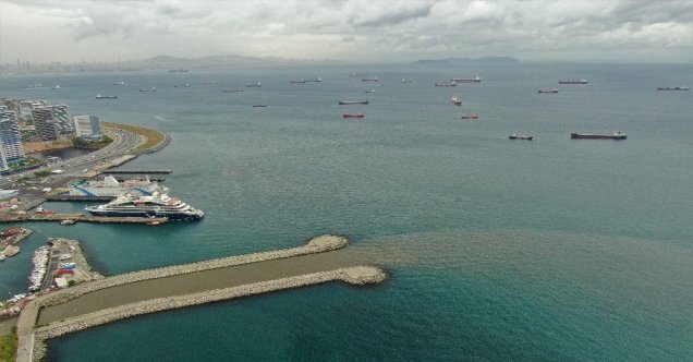 Marmara Denizi’ne çamur aktı