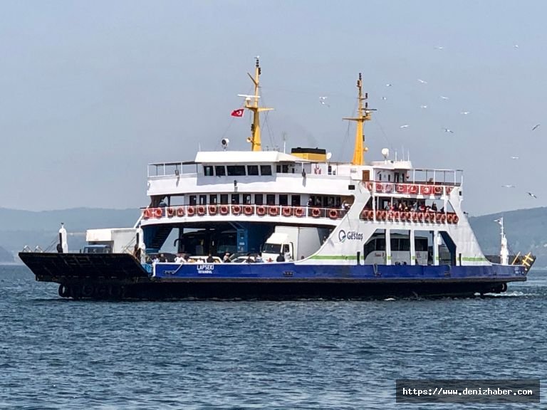 Lapseki gemisi bakımdan geçti