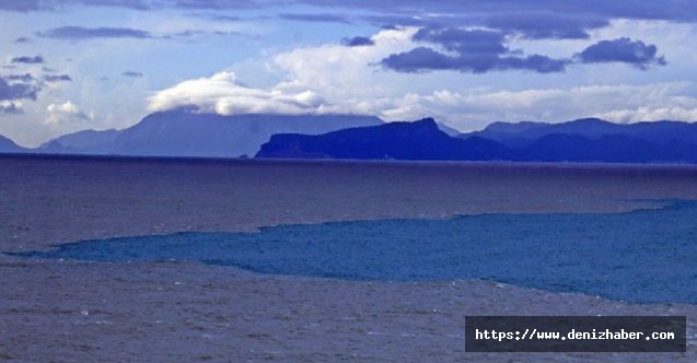 Antalya Körfezi iki ayrı renge büründü