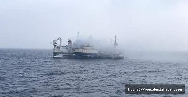 Balıkçı teknesinde yangın! 47 mürettebat tahliye edildi