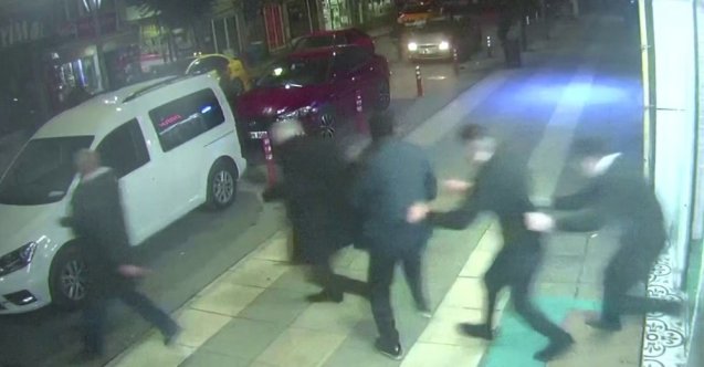 Deprem paniği güvenlik kamerasına yansıdı