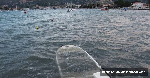 Foça'da fırtına, tekneleri batırdı