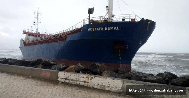 Hatay'da kargo gemisi karaya oturdu