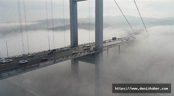İstanbul Boğazı, sabah saatlerinde etkili olan yoğun sis nedeniyle çift yönlü trafiğe kapatıldı