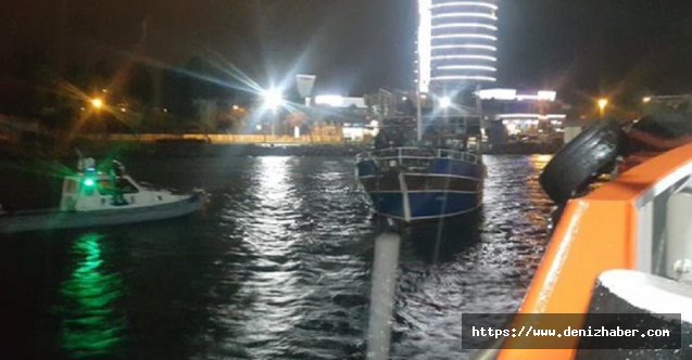 Makine arızası yaşayan tekneyi Kıyı Emniyeti kurtardı