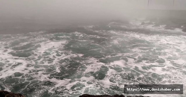 Mersin'de fırtına nedeniyle 8 yük gemisi limana sığındı