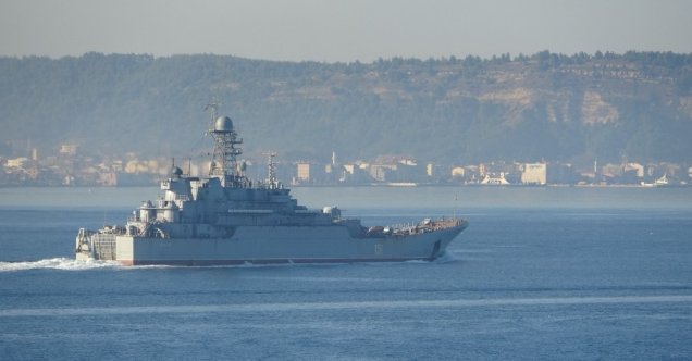 Rus savaş gemisi Çanakkale Boğazı’nda geçti