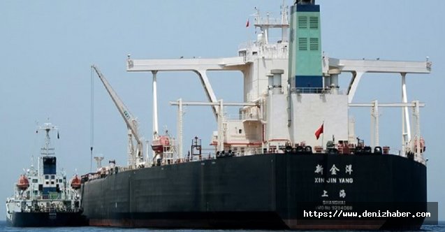 Singapur Boğazı'nda iki gemi çarpıştı