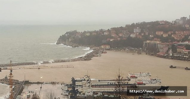 Zonguldak'ta liman sarıya döndü