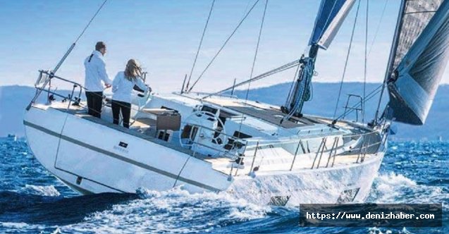 Deniz üzerinde tekne şov