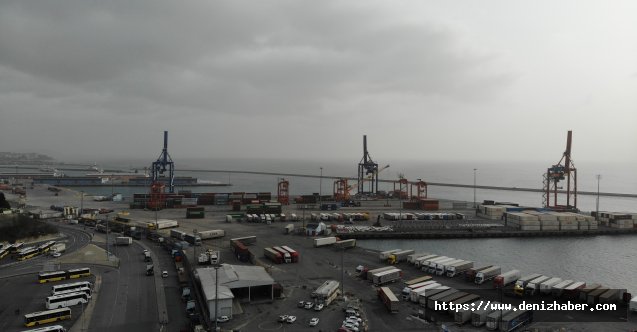 Haydarpaşa&#039;da gemideki 12 tır şoförü karantina yurduna alındı