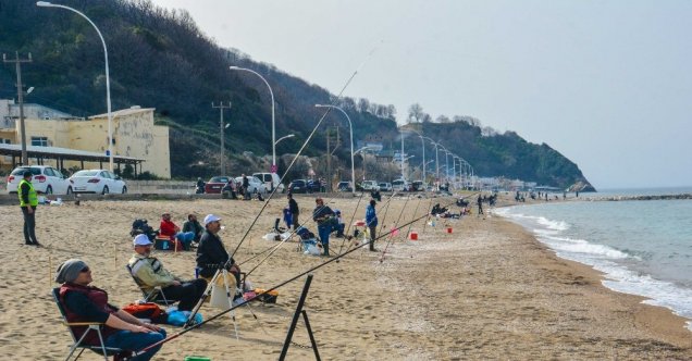 Yüzlerce sportif olta balıkçısı turnuvada Karacabey’de buluştu