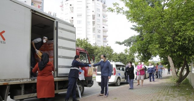 Büyükşehir Belediyesi ücretsiz ekmek dağıtımına devam ediyor