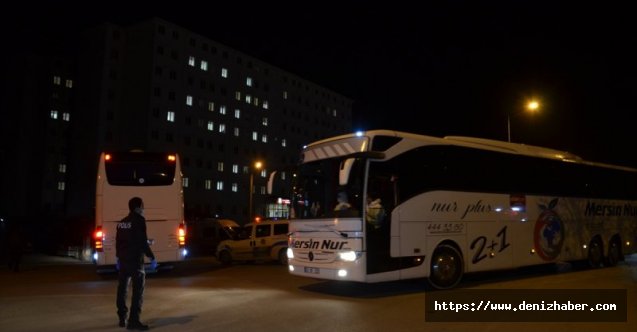 Gemiden indiler çevik kuvvet eşliğinde götürüldüler