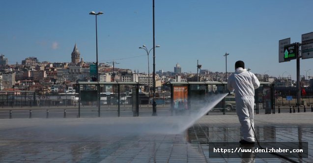 İBB, İstanbul&#039;un tüm meydanlarını ve ana caddelerini dezenfekte etti