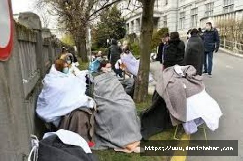 İtalya’da hastalar sokaklarda yatırılırken, cenazeler koridorlarda birikti