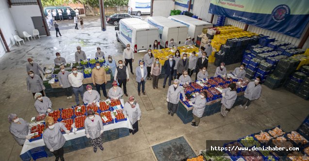 Balık hali esnafından Biz Varız dayanışmasına destek 