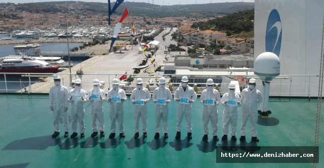 Çeşme Limanında Gemiler Denizciler İçin Düdük Çaldı