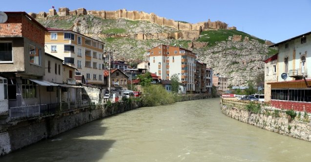 Çoruh nehri artan debisiyle Bayburt’u Venedik’e benzetti