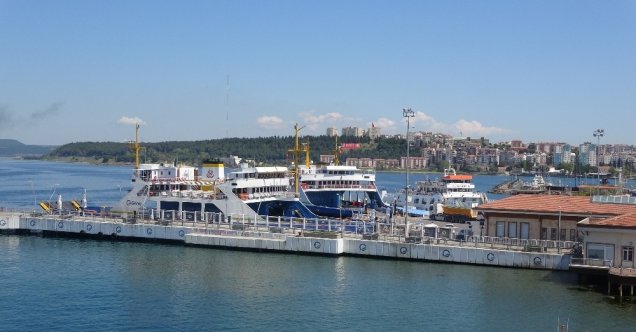 Gemi düdükleri denizciler için çaldı