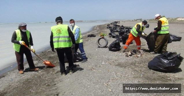 Van Gölü’nde şarkılar eşliğinde 200 ton çöp toplandı