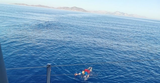 Yüzerek Yunanistana geçmeye çalıştı!