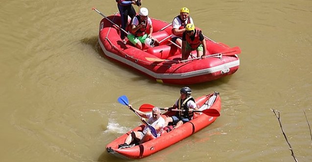 Binali Yıldırım Erzincan’da rafting yaptı
