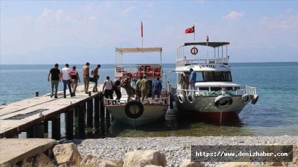 Van Gölü’nde 61 kişiye mezar olan teknede yeni görüntüler ortaya çıktı
