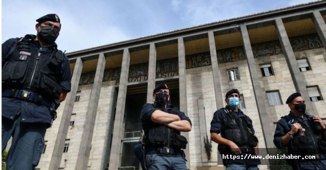 Göçmen gemisini bloke eden eski İtalya içişleri bakanı Salvini hakim karşısında