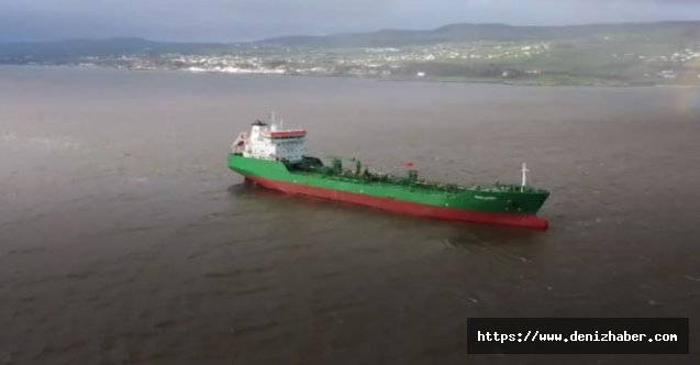 Dev petrol tankeri İrlanda'da karaya oturdu! (Video)