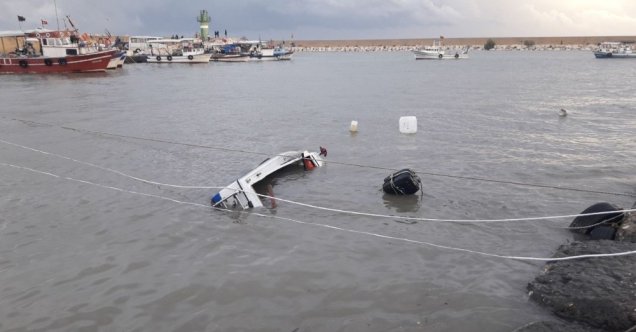 Erdemli’de fırtına balıkçı teknelerini batırdı