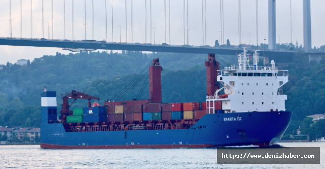 Rus Yük Gemisi Sibirya Arktik Bölgesinde Buza Sıkışıp Kaldı!