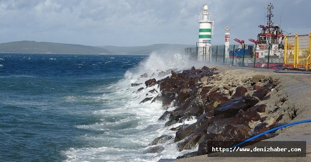 Çanakkale'de şiddetli lodos etkili oluyor!