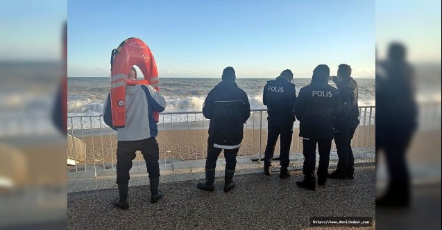 Fotoğrafçının dev dalga aşkı polisi alarma geçirdi!