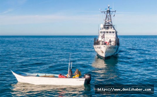 Teknesi sahil güvenlik gemisine çarptı, feci şekilde can verdi! (Video)