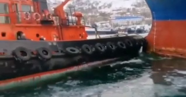 Frigorifik gemi limanda römorköre çarptı, facianın eşiğinden dönüldü! (Video)